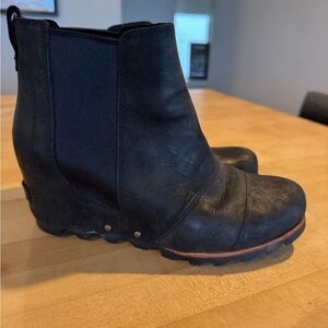 Sorel Black Ankle Boots with Chunky Sole